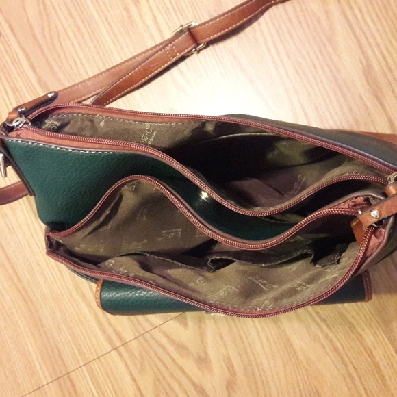 NWT "Born Concept" Oakfield Vee Crossbody Bag - Picture 4 of 5